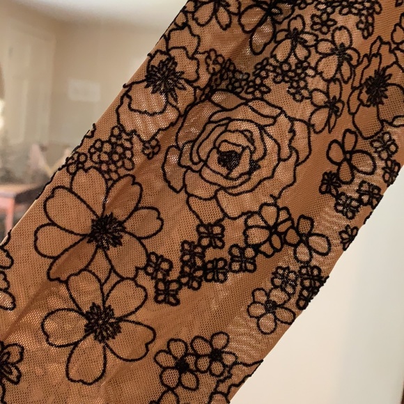 Gorgeous brown floral wrap around string waist surplice top - Picture 7 of 9